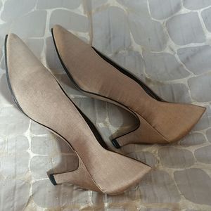 Gold/tan heels size 8. Like new!